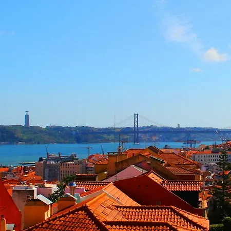 Central With River View Homestay Lisbon